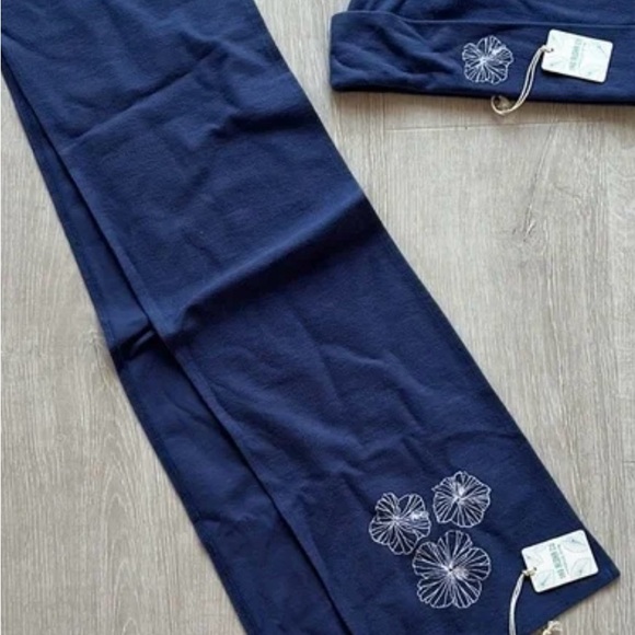 Tag Aloha Co. - The Hibiscus Scarf - Picture 4 of 4